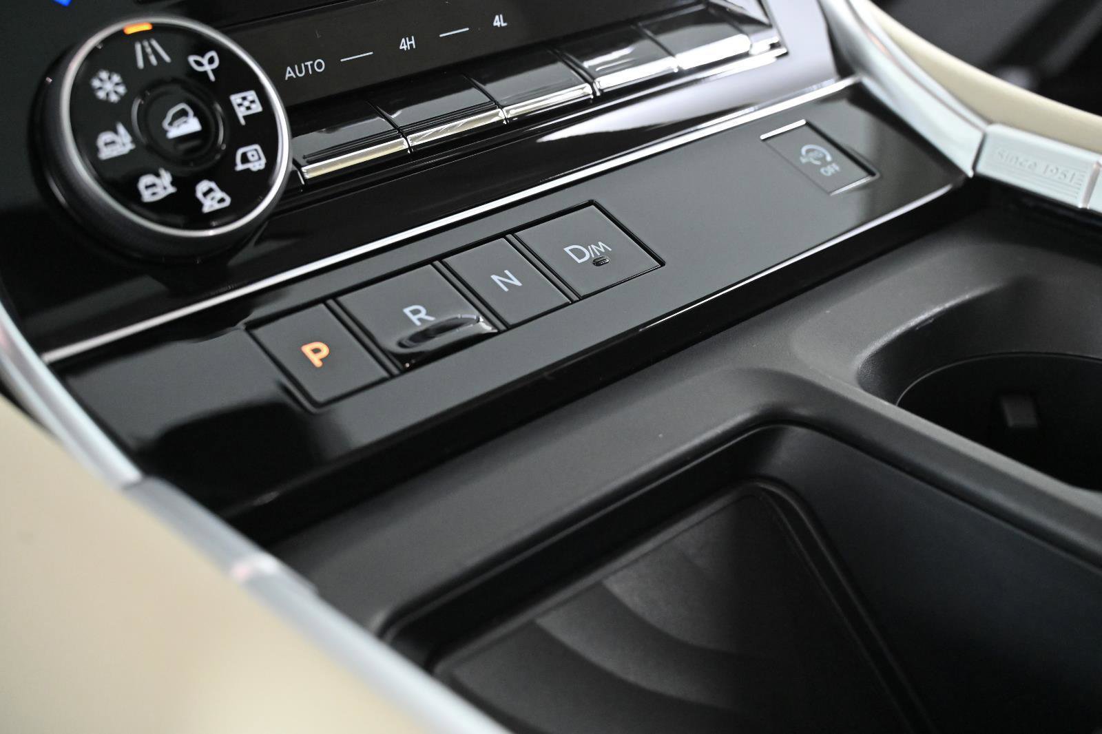 Used 2025 Nissan Armada Platinum image 18