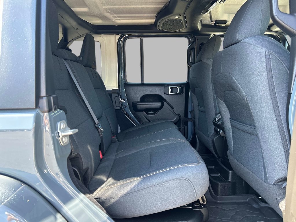 Used 2024 Jeep Wrangler Unlimited w/ Convenience Group AWD/4WD image 16