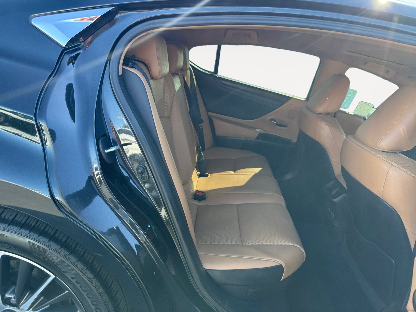 Used 2022 Lexus ES 300h w/ Premium Package FWD image 18