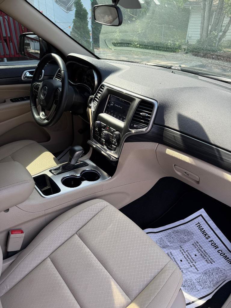 Used 2019 Jeep Grand Cherokee Laredo RWD image 33
