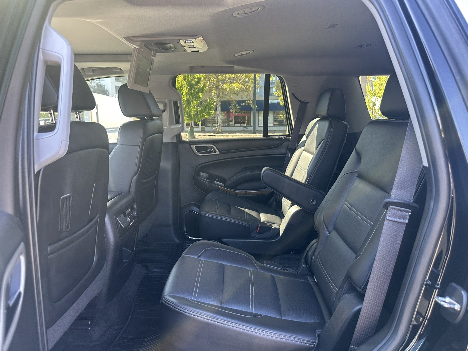 Used 2015 GMC Yukon Denali w/ Premium Package AWD/4WD image 25