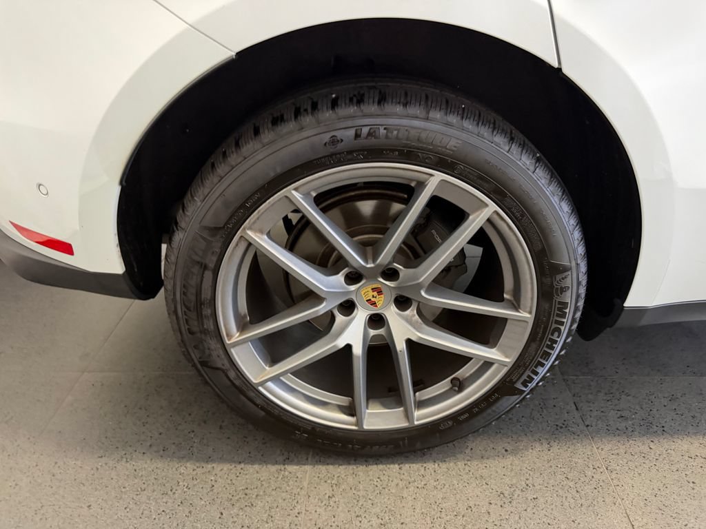 Certified 2023 Porsche Macan AWD/4WD image 12