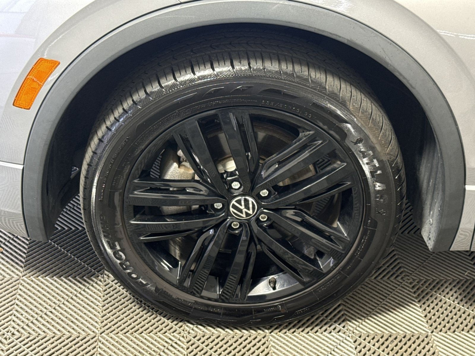 Used 2022 Volkswagen Tiguan SE R-Line AWD/4WD image 12