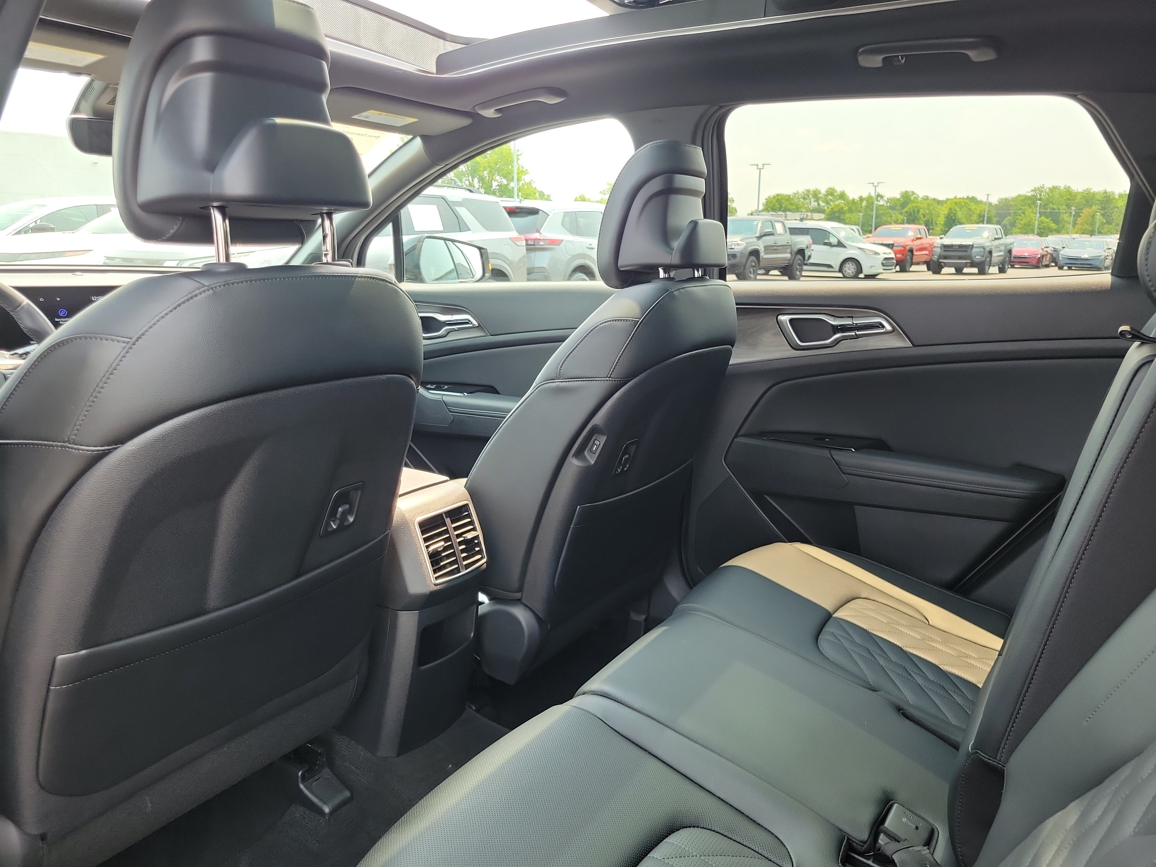 Used 2024 Kia Sportage X-Line w/ X-Line Premium Package AWD/4WD image 14