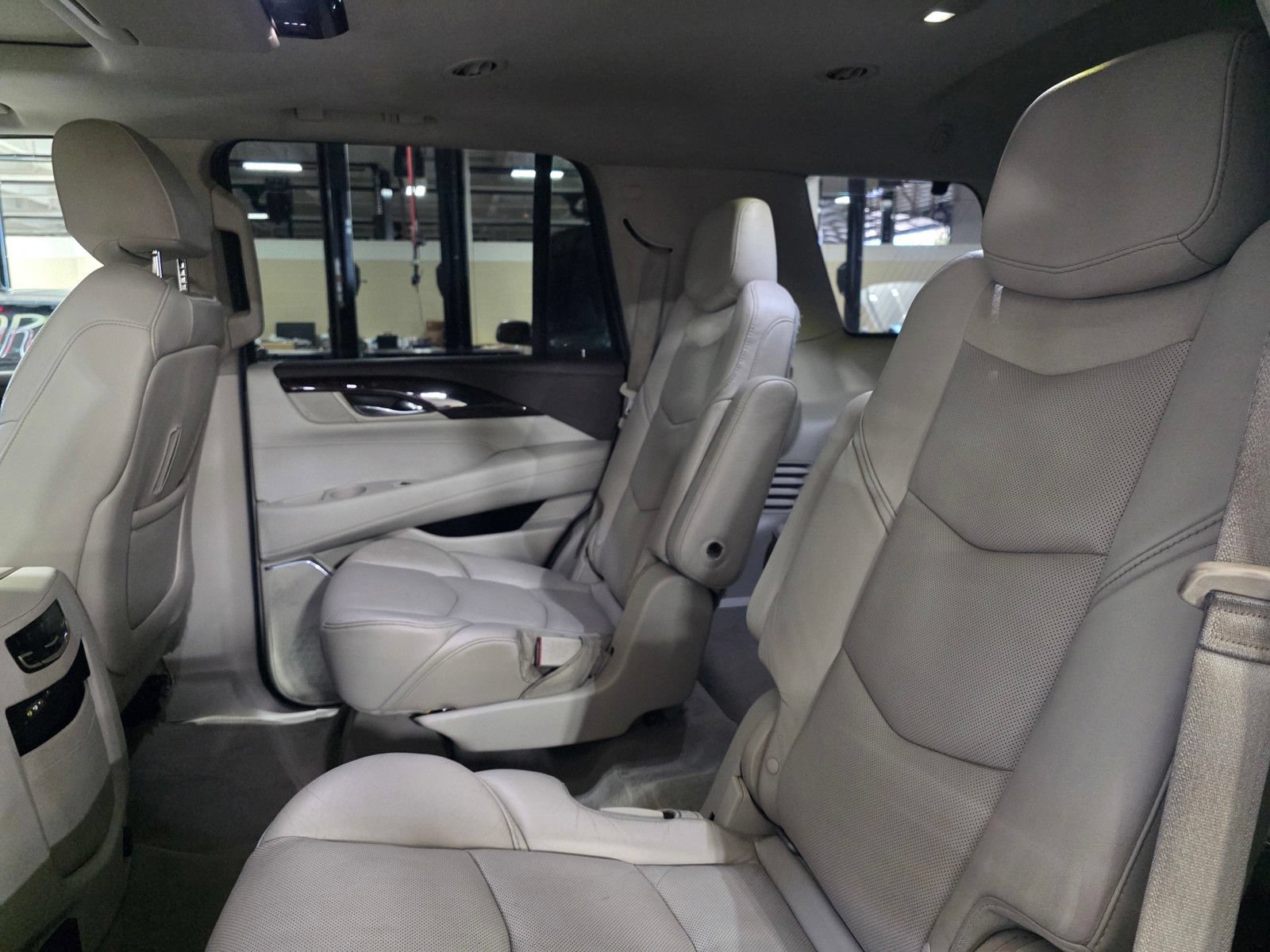 Used 2015 Cadillac Escalade Premium AWD/4WD image 15