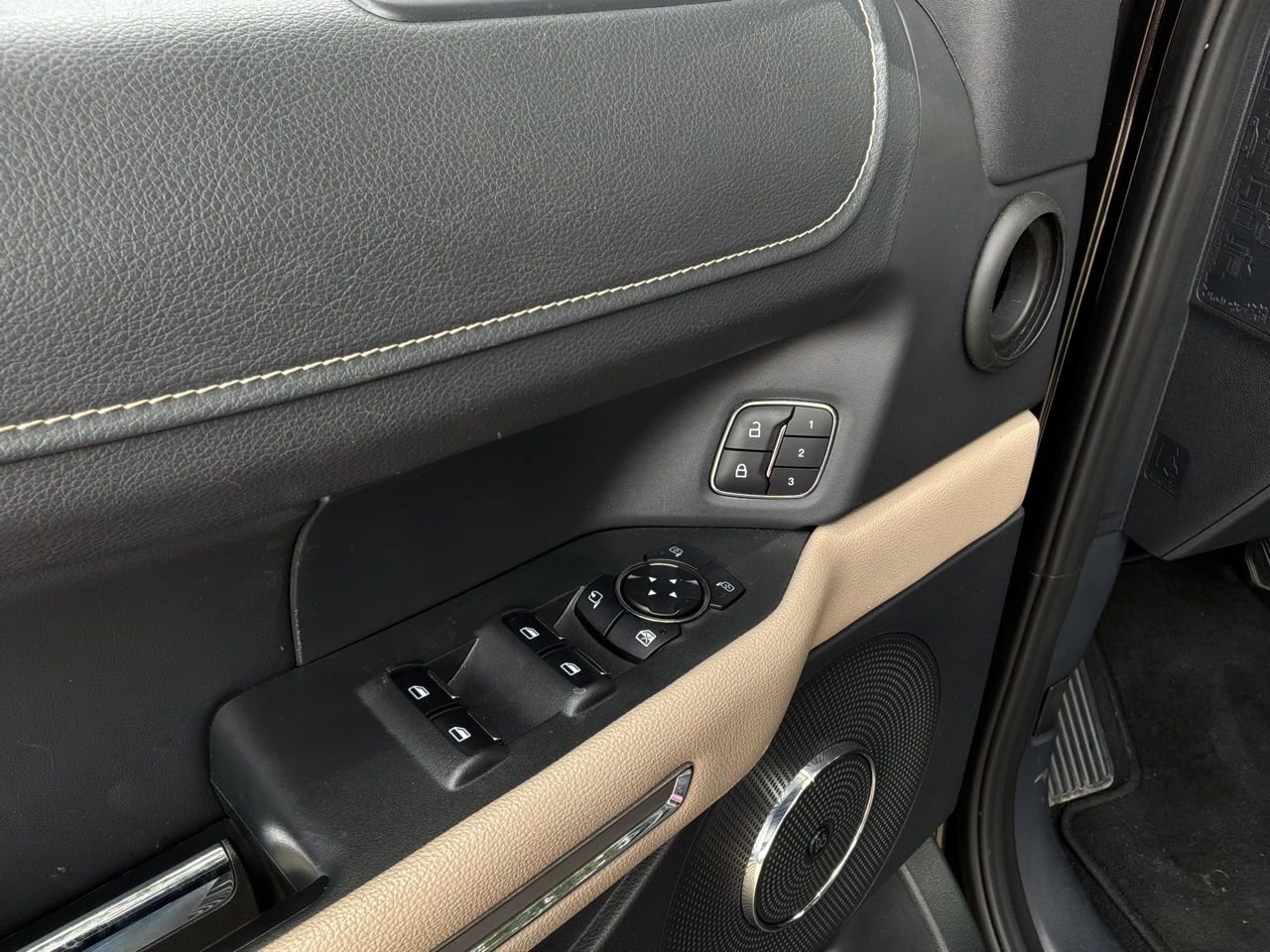Used 2024 Ford Expedition Limited AWD/4WD image 19