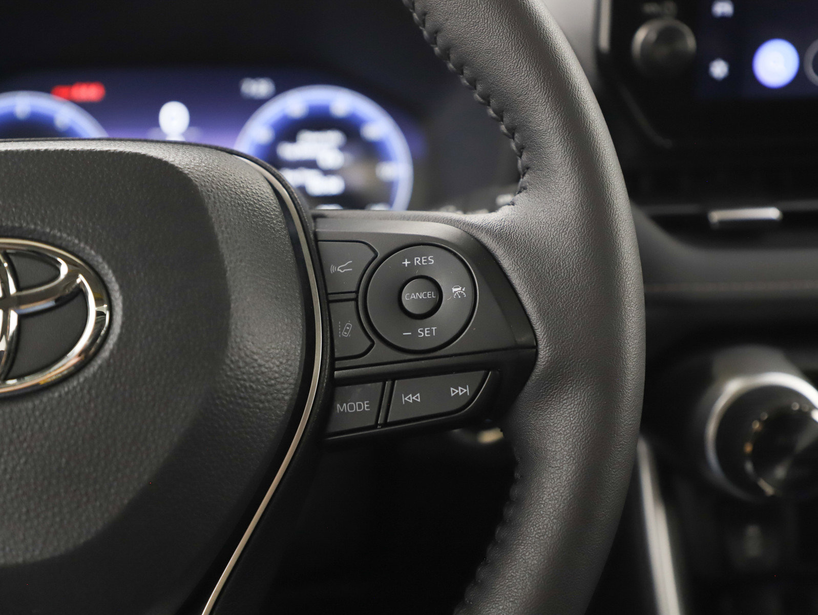 Used 2025 Toyota RAV4 Limited w/ Weather Package image 27