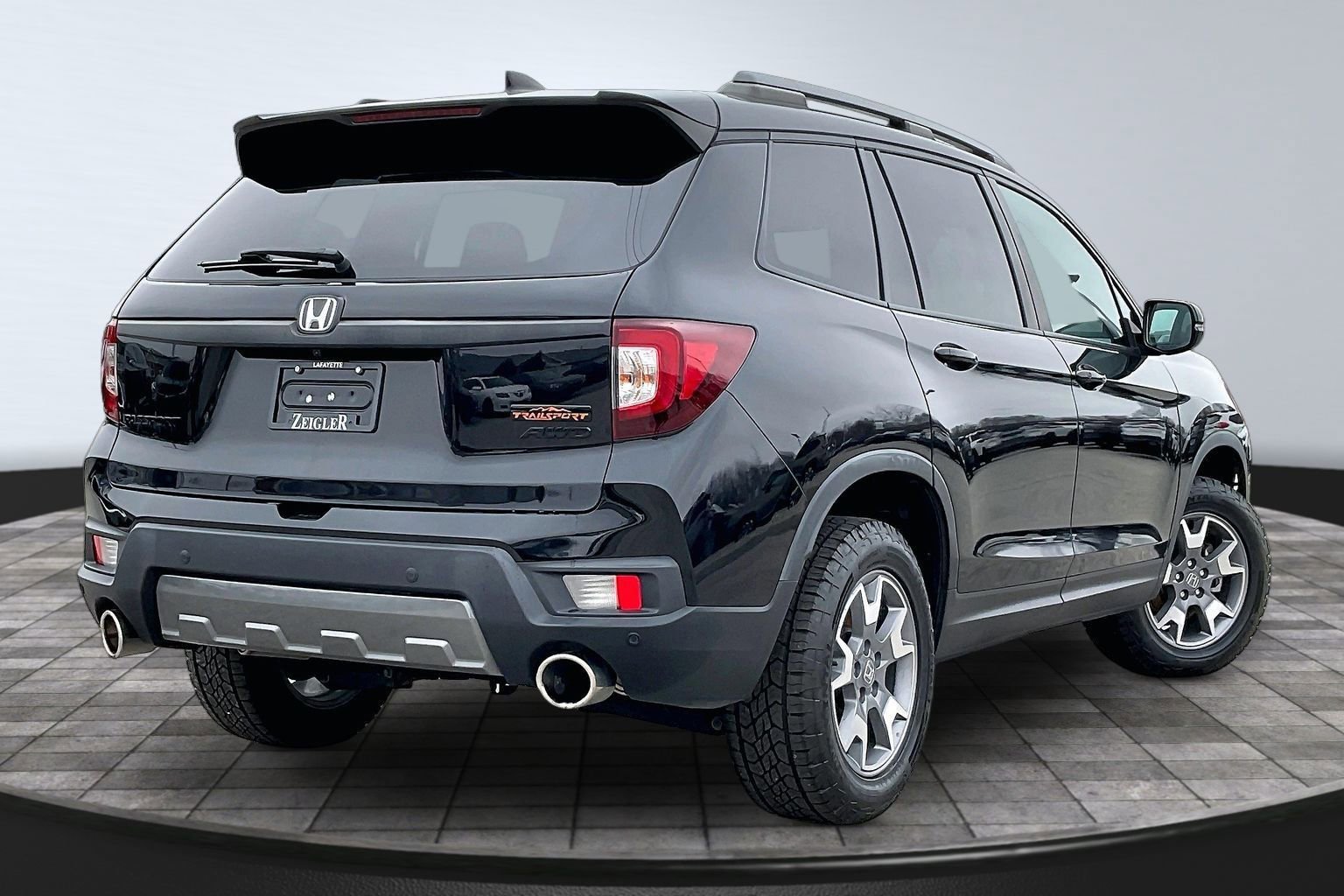 Used 2022 Honda Passport TrailSport image 2