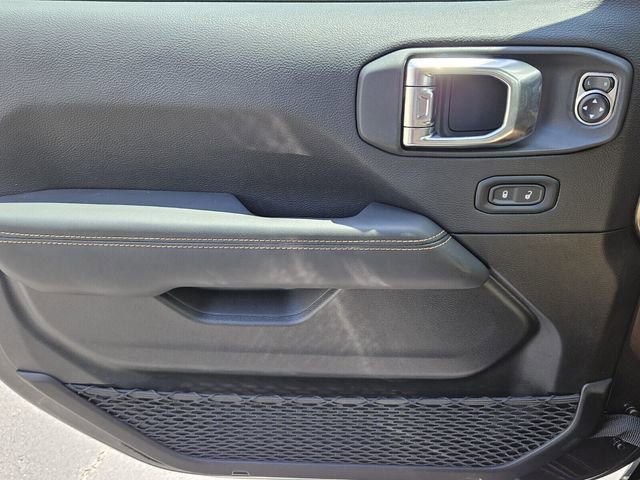 Used 2025 Jeep Wrangler Unlimited Sahara AWD/4WD image 24