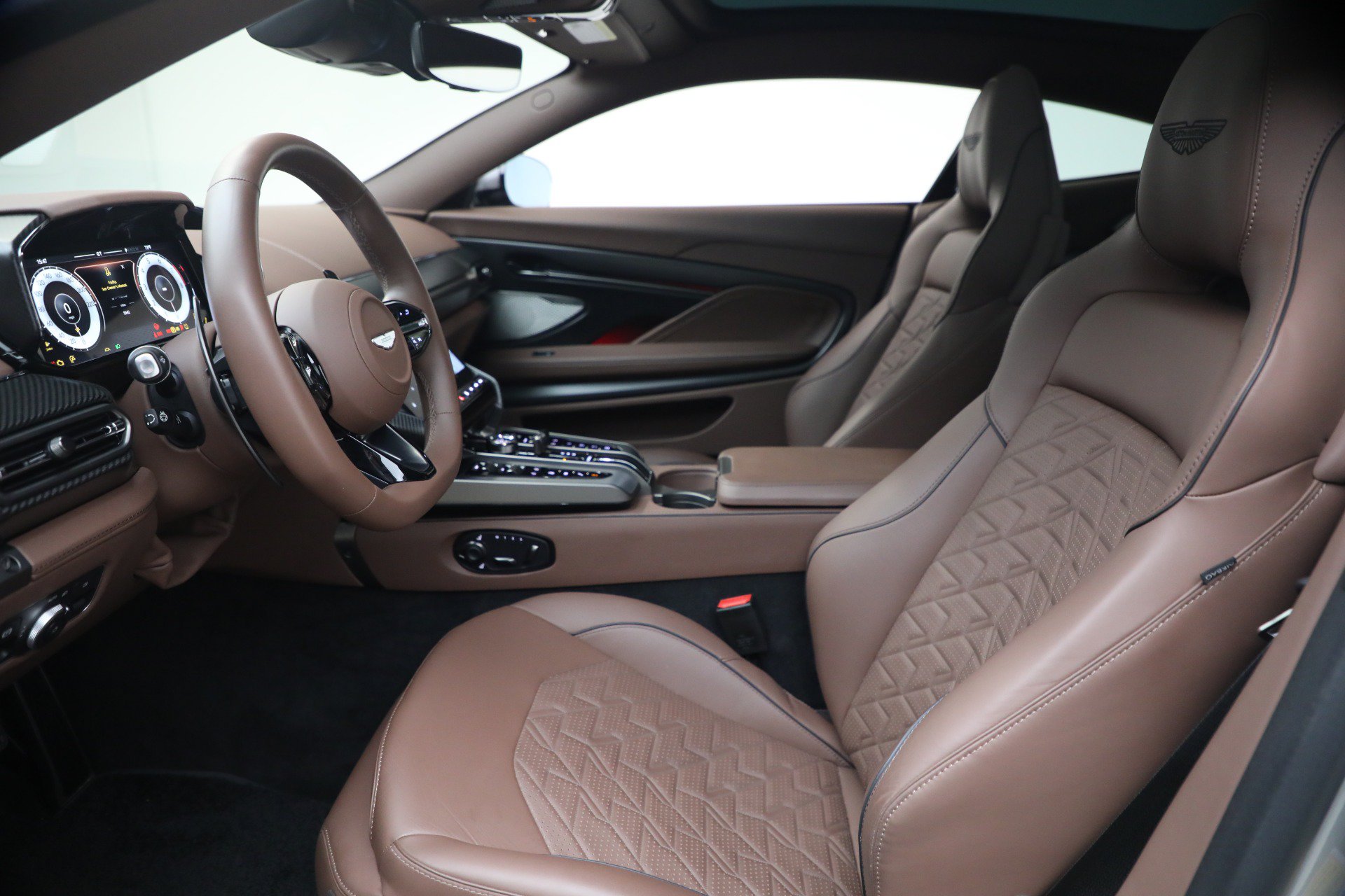 Used 2025 Aston Martin Vanquish RWD image 21