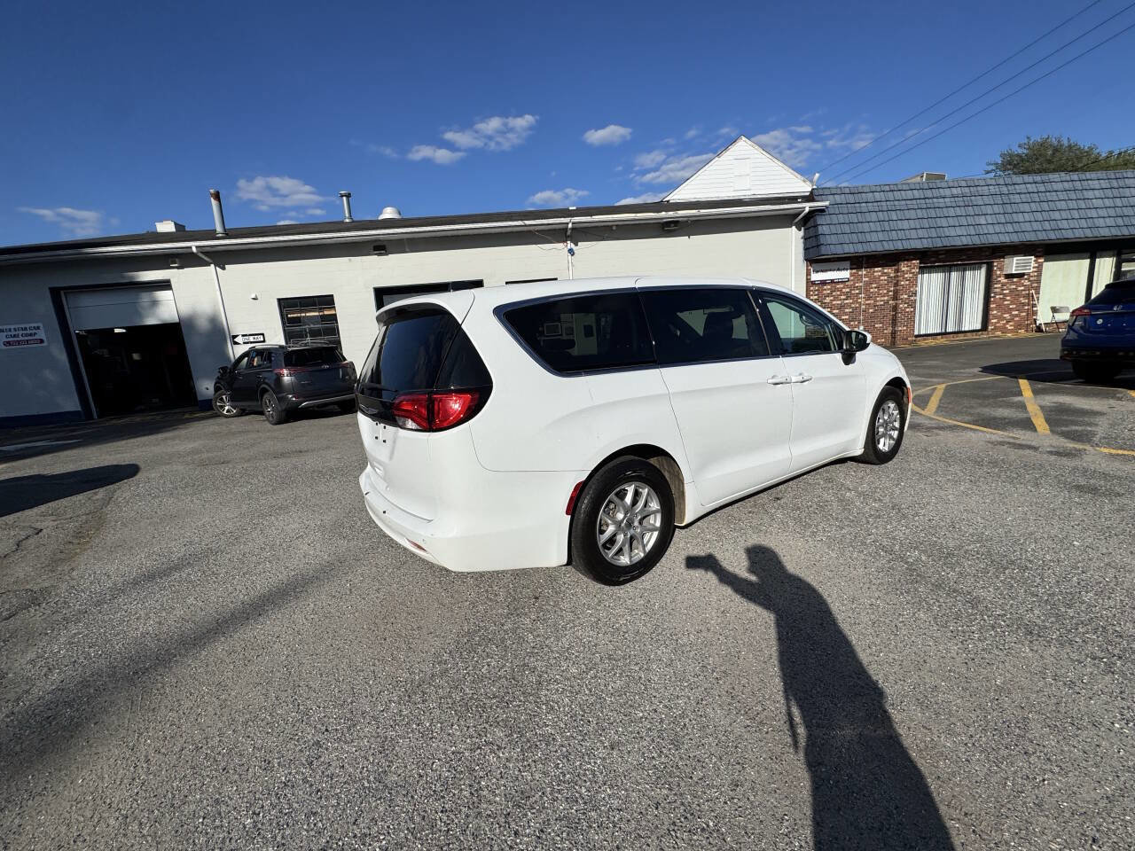 Used 2022 Chrysler Voyager LX image 15