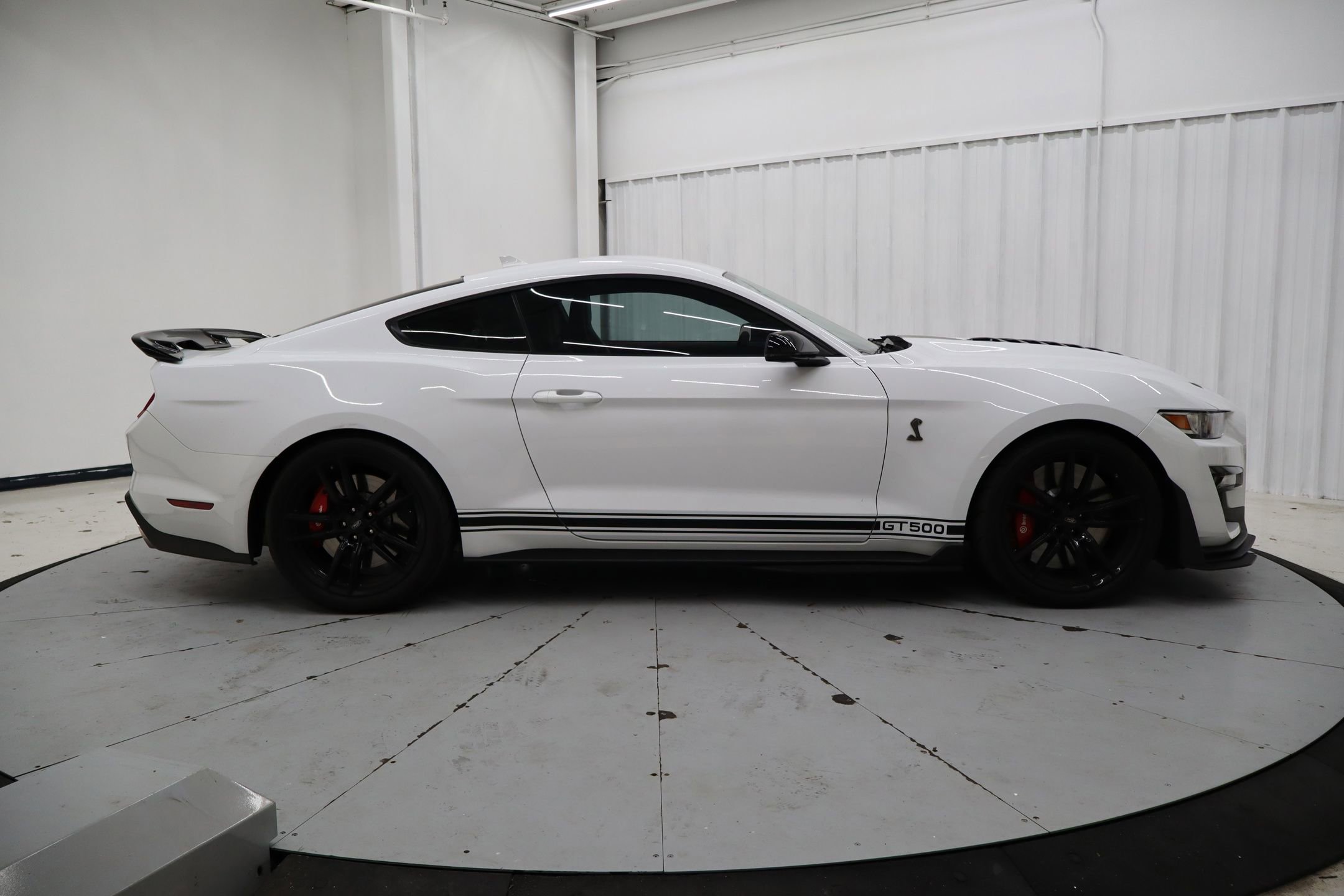 Used 2021 Ford Mustang Shelby GT500 w/ Technology Package image 2