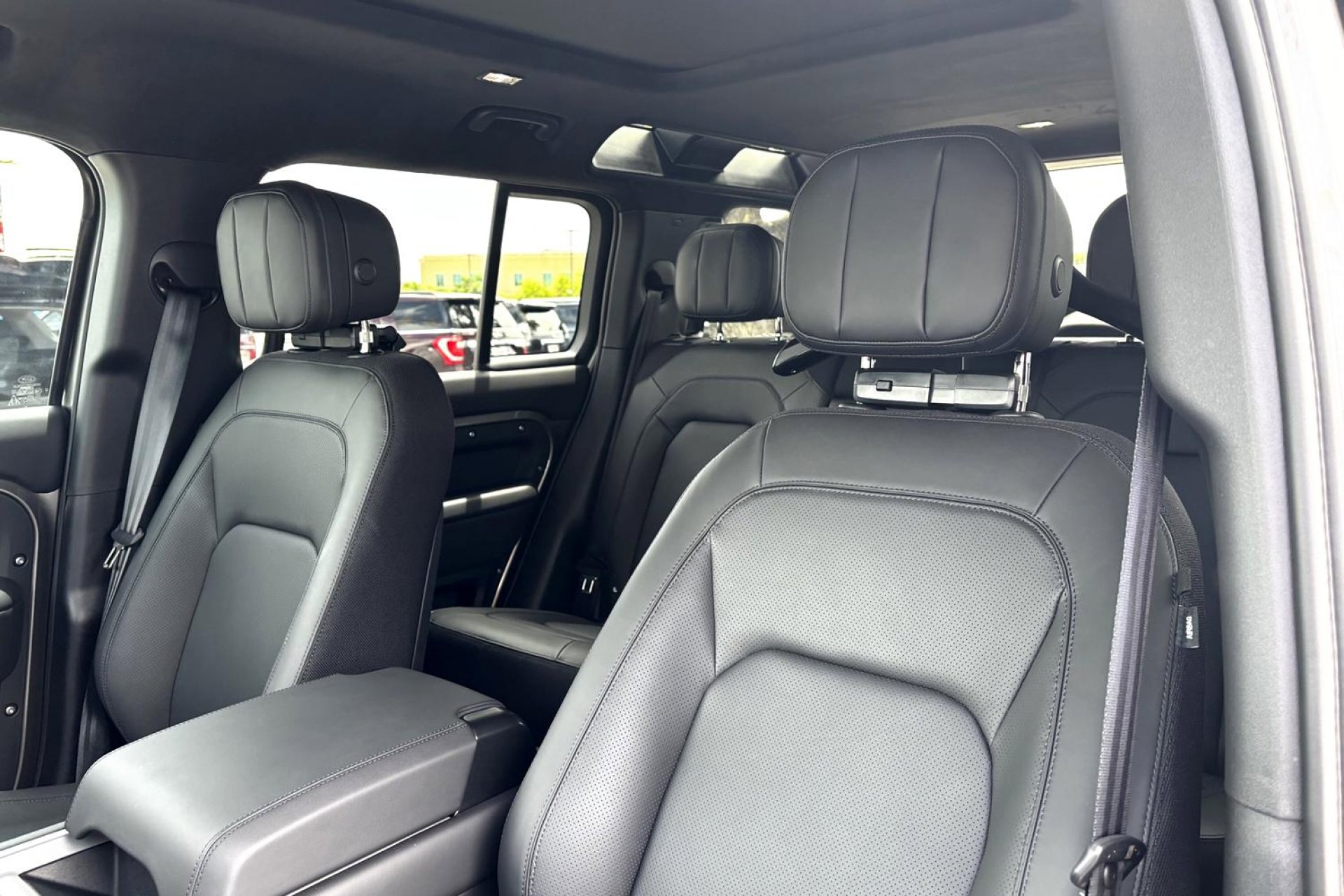 Used 2025 Land Rover Defender 110 X image 10