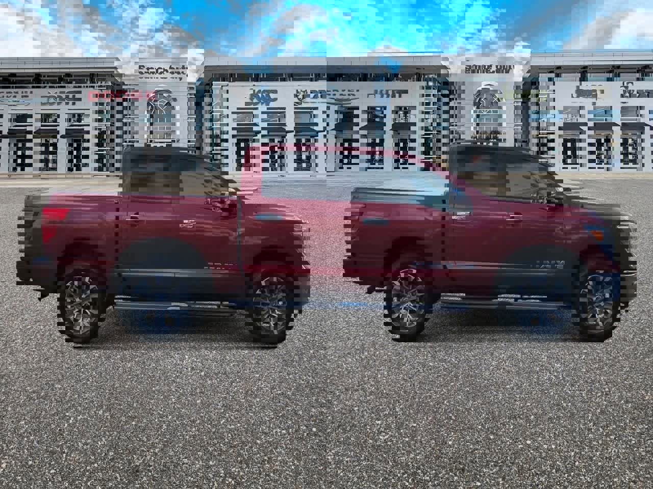 Used 2018 Nissan Titan SL image 9