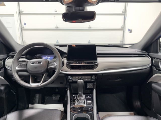 Used 2024 Jeep Compass Limited image 9