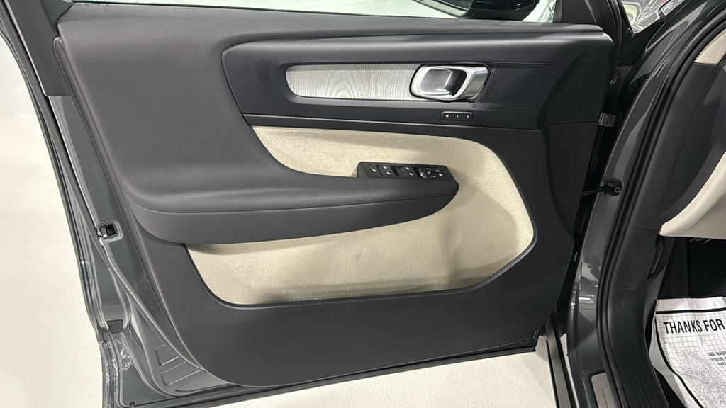 Certified 2026 Volvo XC40 B5 Plus AWD/4WD image 9