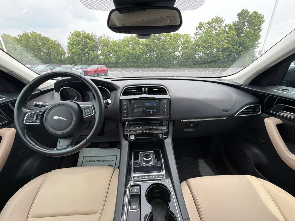 Used 2017 Jaguar F-PACE Premium AWD/4WD image 12