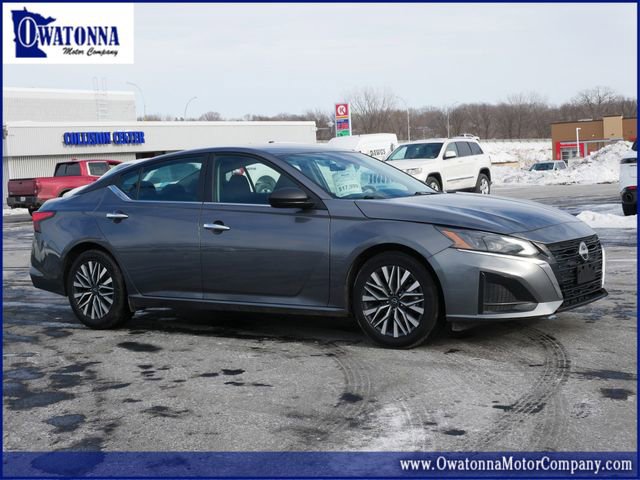 Used 2024 Nissan Altima 2.5 SV image 1