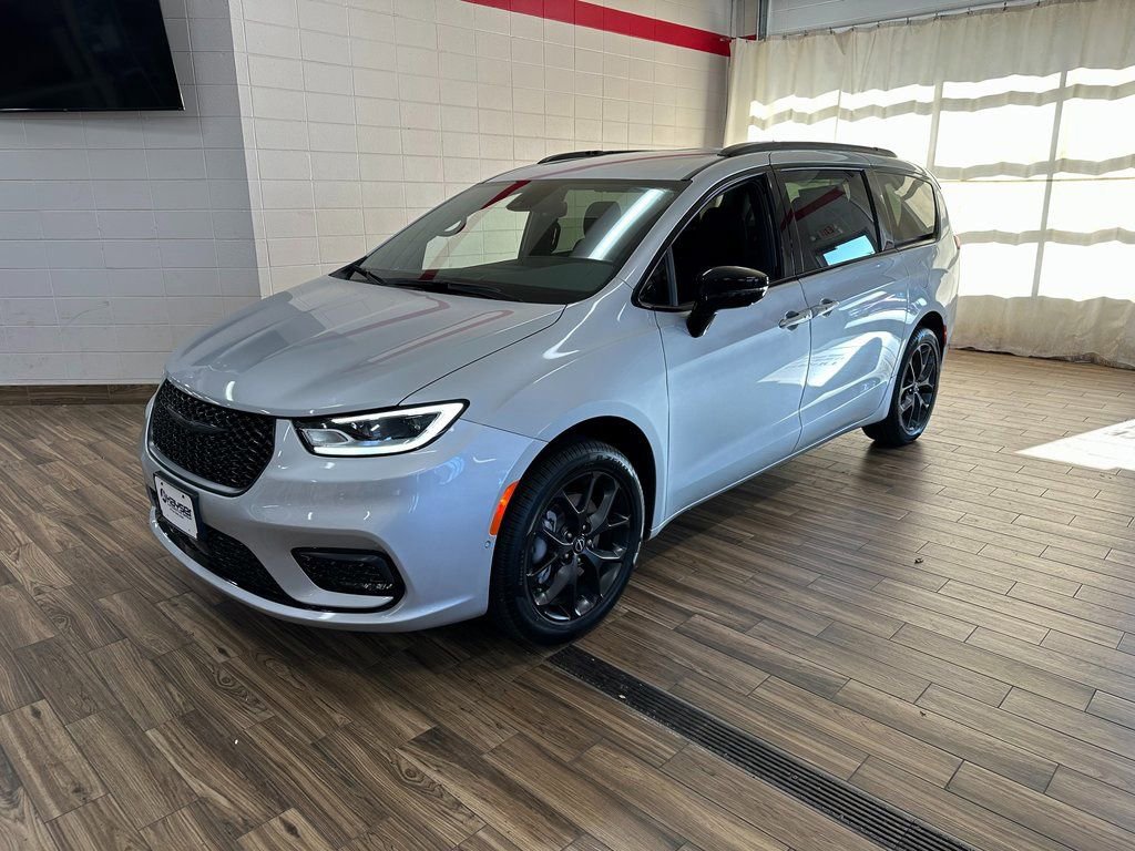 New 2026 Chrysler Pacifica Select w/ S Appearance Package image 1