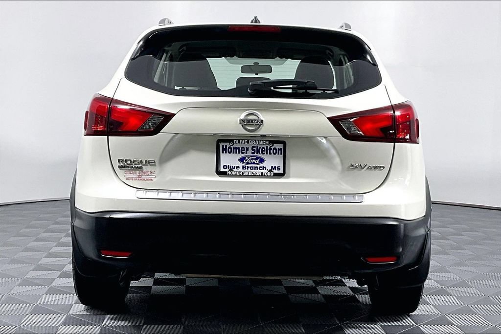 Used 2018 Nissan Rogue Sport SV w/ SV All-Weather Package AWD/4WD image 4