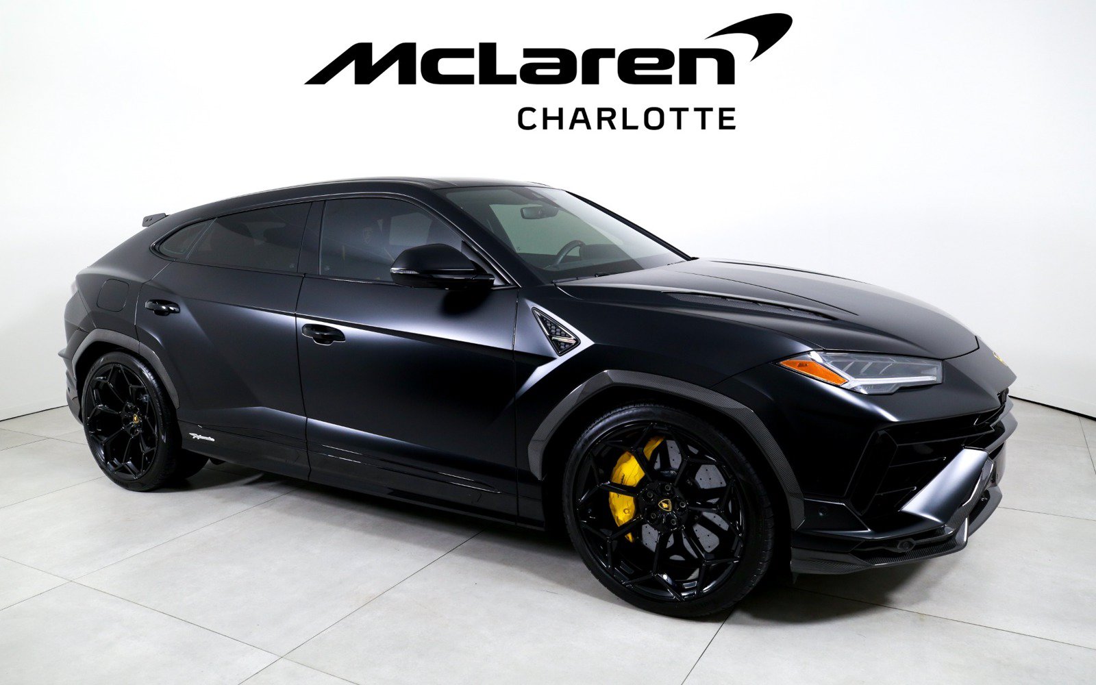 Used 2024 Lamborghini Urus Performante AWD/4WD image 2