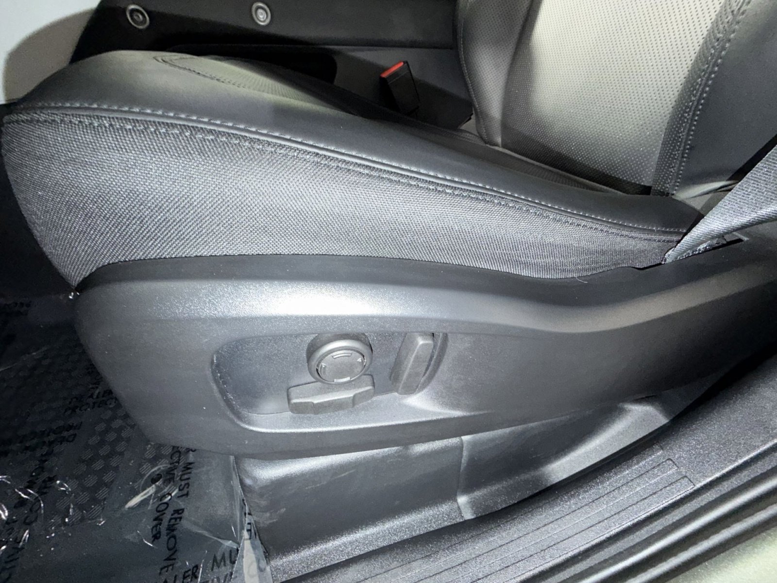 Used 2025 Land Rover Defender 110 S image 14