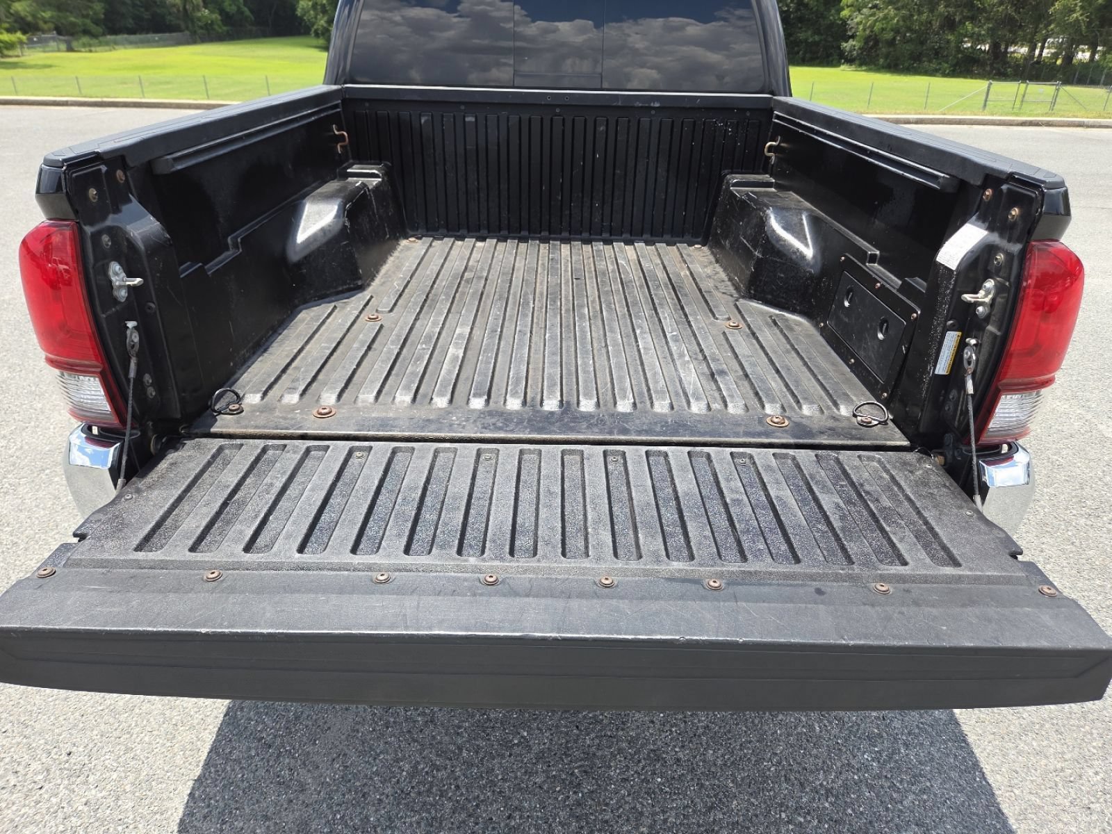 Used 2019 Toyota Tacoma SR5 RWD image 16