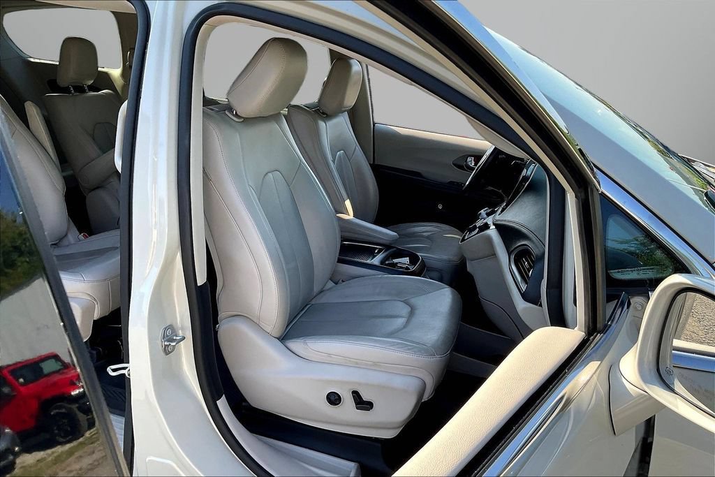 Used 2021 Chrysler Pacifica Touring-L w/ Uconnect Theater Family Group FWD image 29