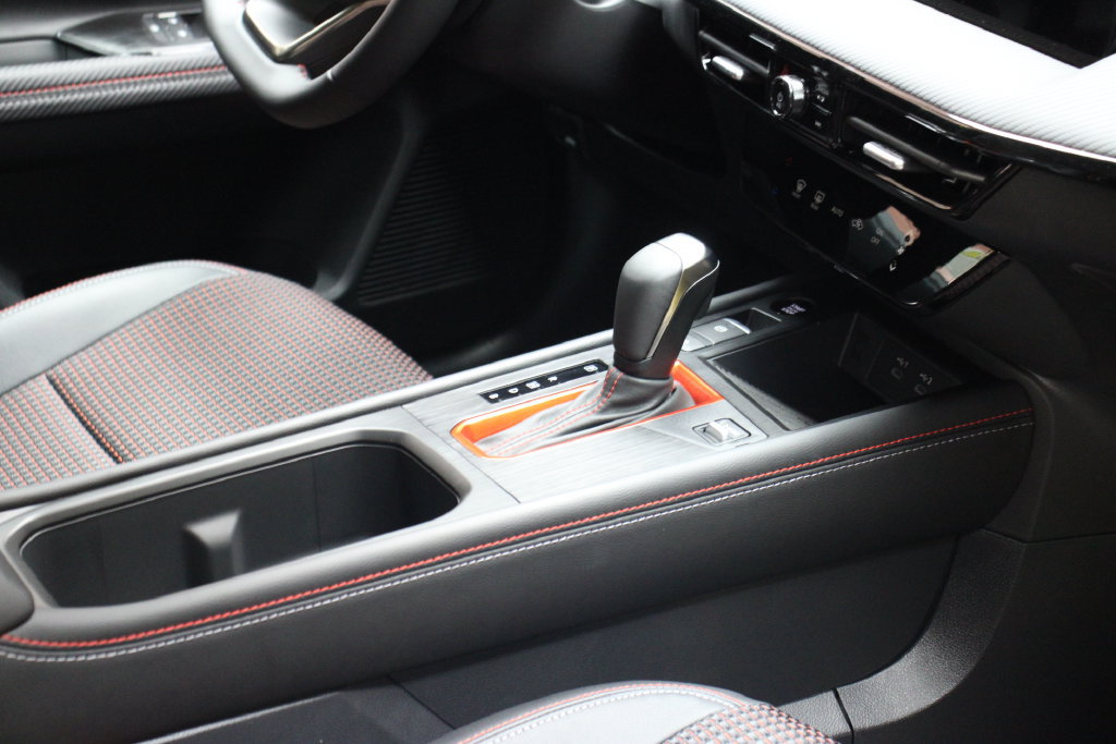 New 2026 Nissan Kicks SR FWD image 9
