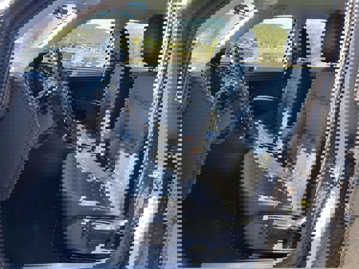 Used 2019 Volkswagen e-Golf SEL Premium image 16