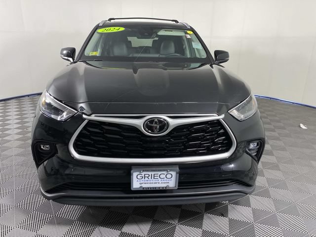 Used 2024 Toyota Highlander XLE AWD/4WD image 3