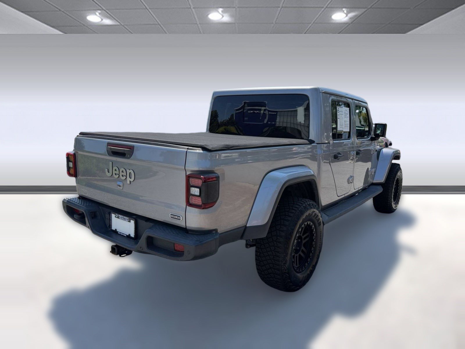 Used 2020 Jeep Gladiator Overland w/ Safety Group AWD/4WD image 9