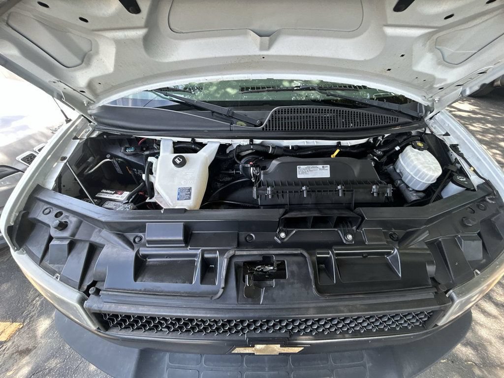 Used 2018 Chevrolet Express 2500 w/ Driver Convenience Package RWD image 11