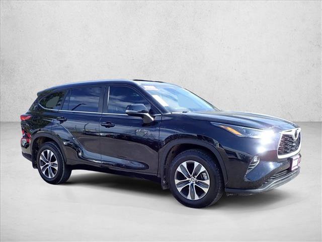 Used 2023 Toyota Highlander XLE FWD image 6