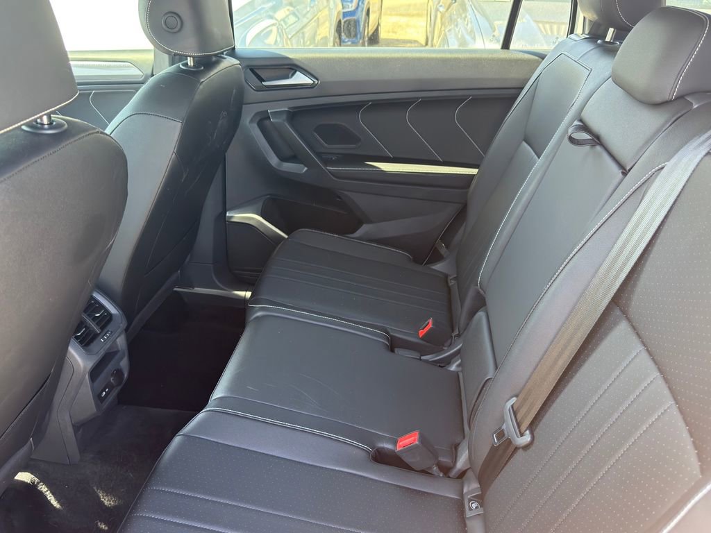 Used 2024 Volkswagen Tiguan SE R-Line image 30