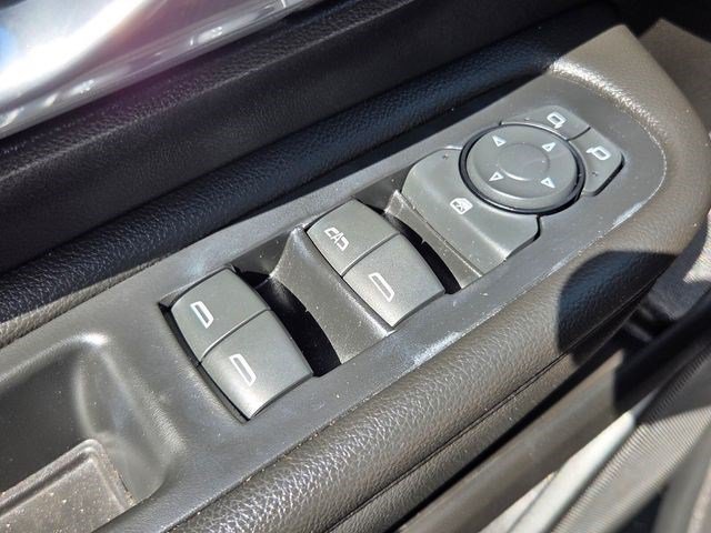 Used 2024 GMC Terrain SLE w/ Driver Convenience Package FWD image 28