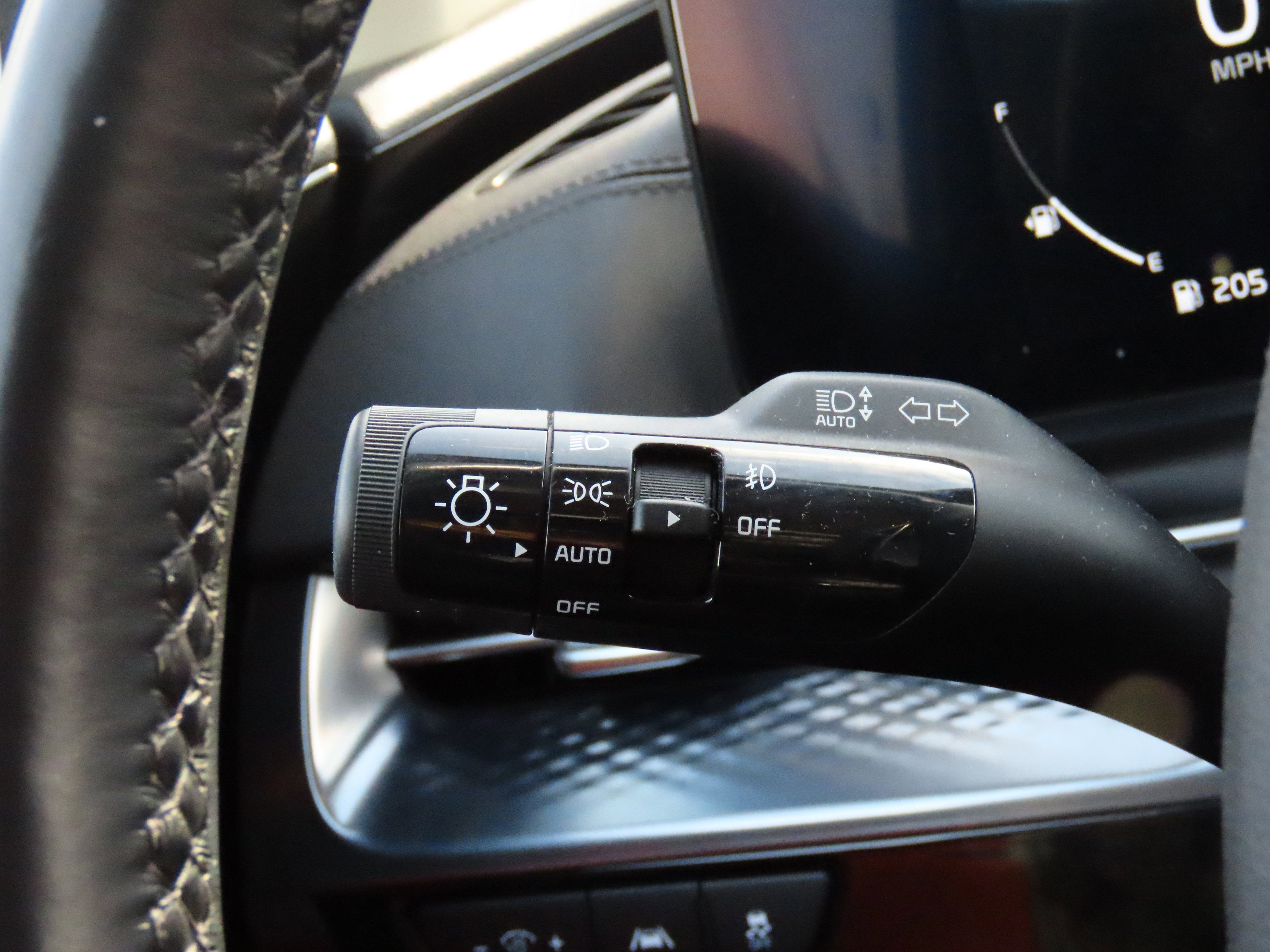 Used 2024 Kia Carnival SX Prestige image 32