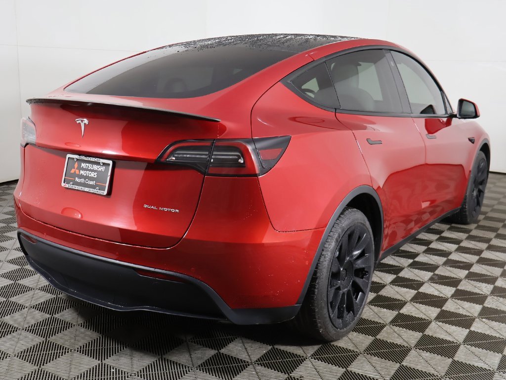 Used 2022 Tesla Model Y Long Range image 11