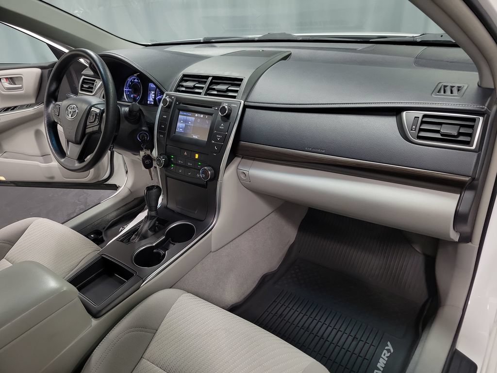 Used 2016 Toyota Camry LE FWD image 29