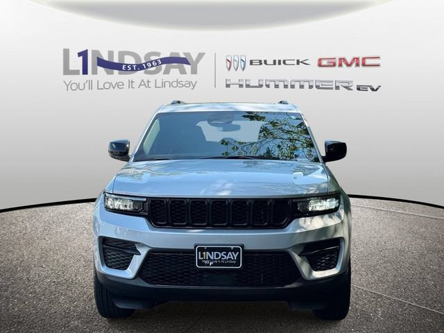 Used 2025 Jeep Grand Cherokee Altitude AWD/4WD image 7