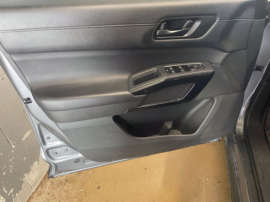 Certified 2024 Nissan Pathfinder S FWD image 9