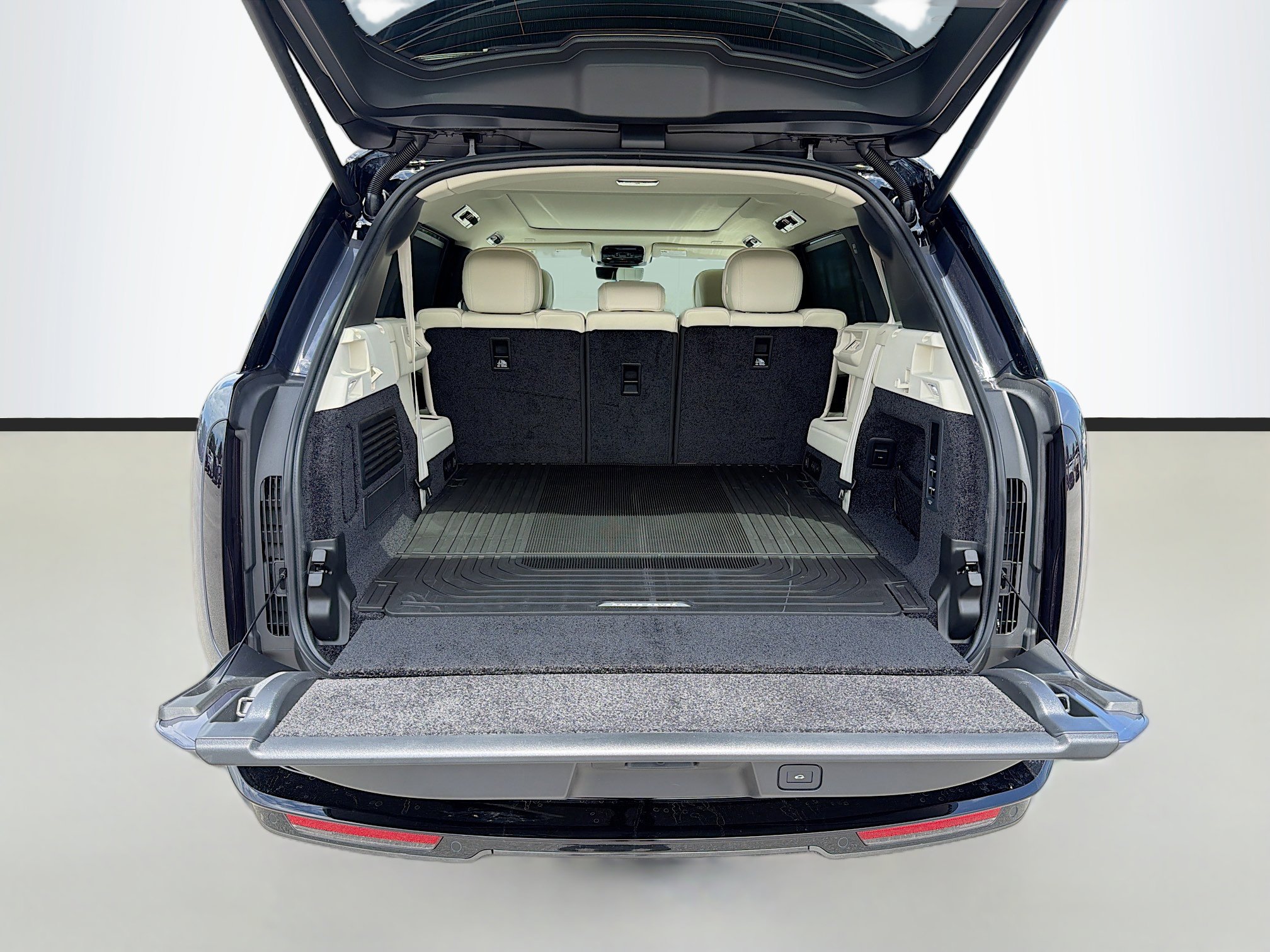 New 2026 Land Rover Range Rover Long Wheelbase SE AWD/4WD image 12