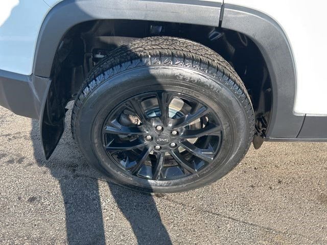 Used 2020 Jeep Cherokee Latitude w/ Cold Weather Group image 37