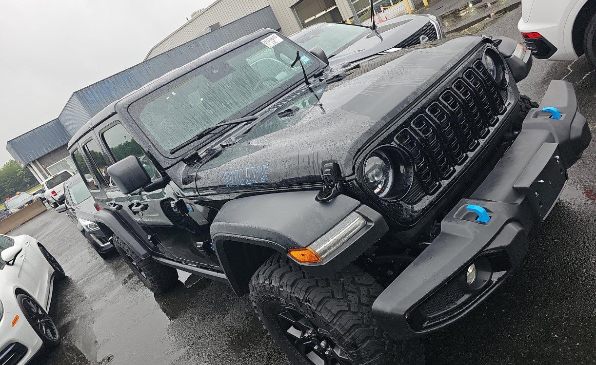 Used 2024 Jeep Wrangler Unlimited AWD/4WD image 2