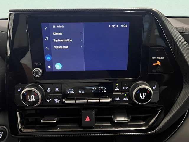 Used 2024 Toyota Highlander XSE FWD image 32