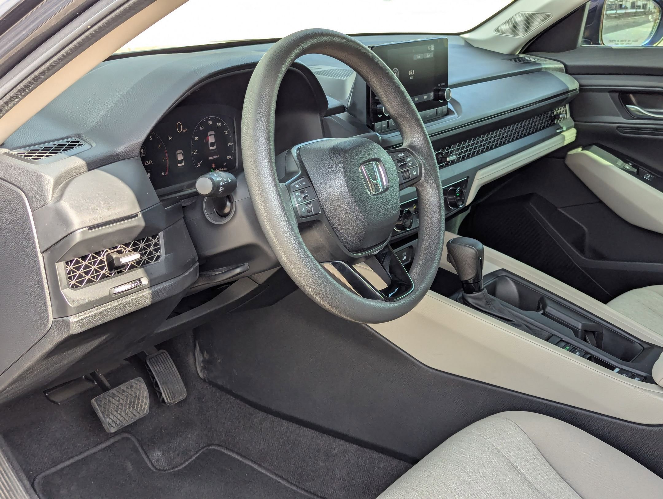 Used 2025 Honda Accord SE image 13