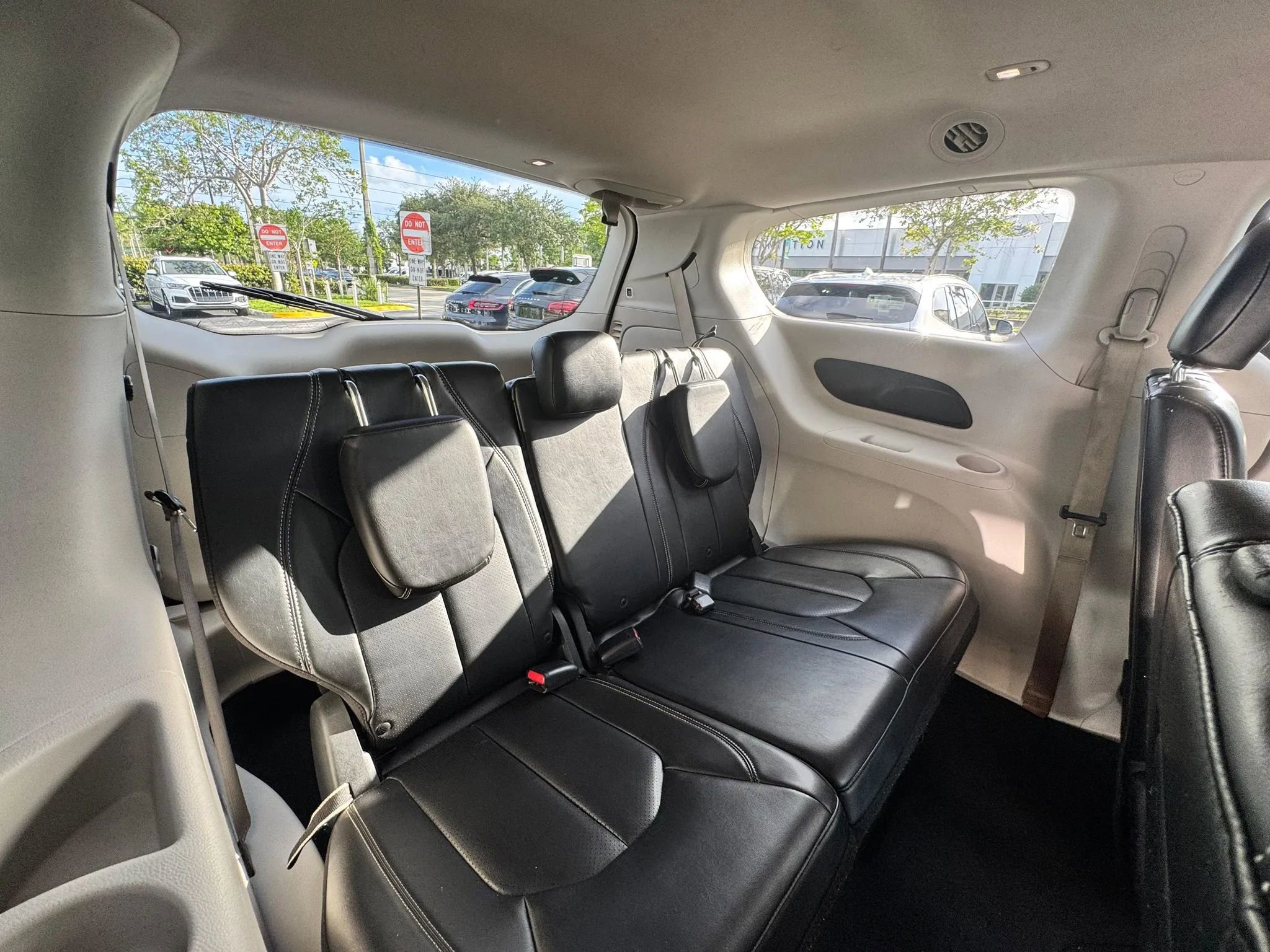 Used 2020 Chrysler Voyager Lxi FWD image 17