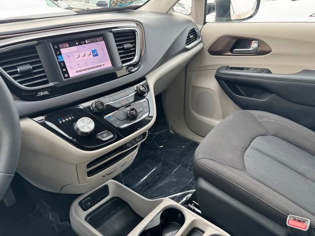 Used 2024 Chrysler Voyager LX image 20