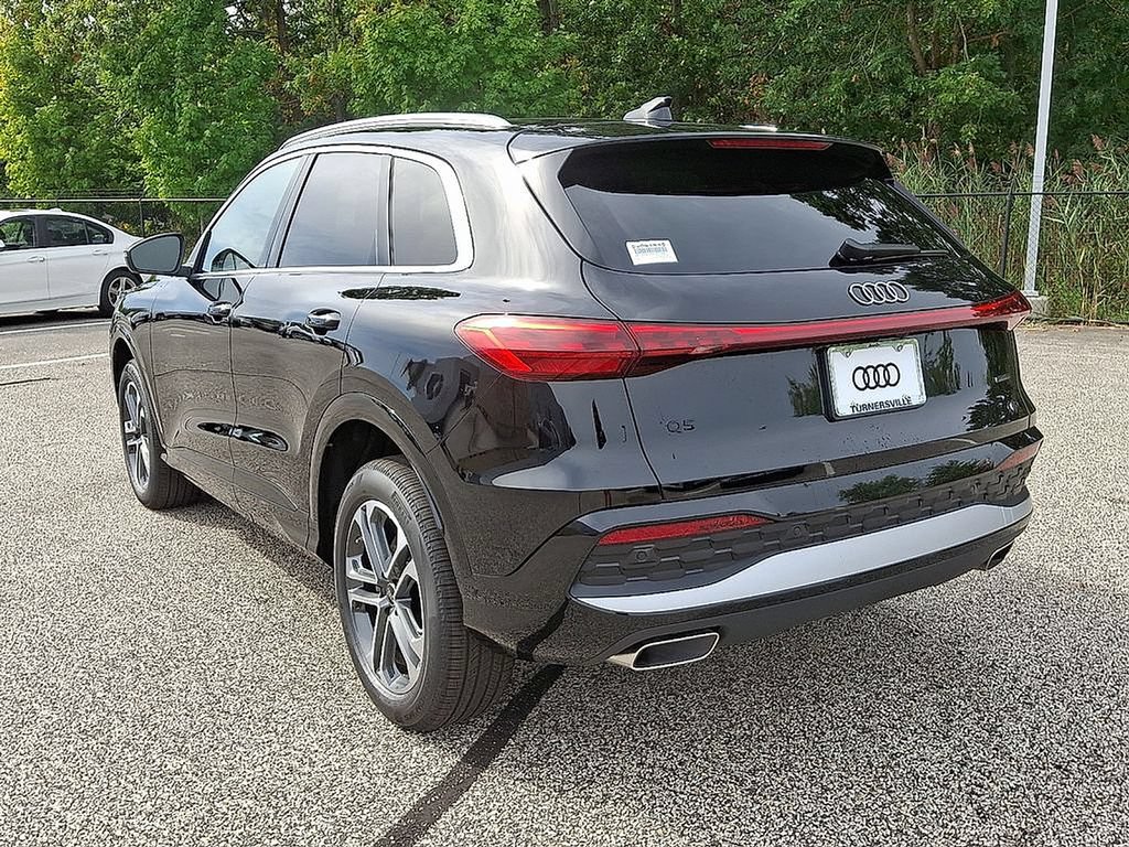 Used 2025 Audi Q5 Premium w/ Convenience Package AWD/4WD image 3