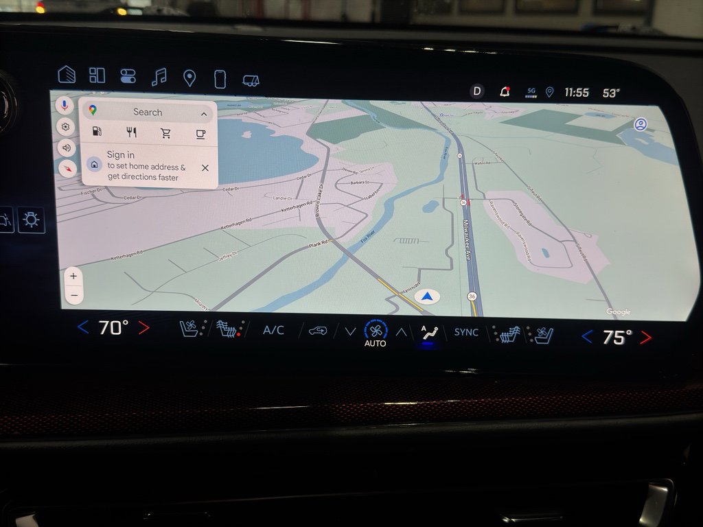 Used 2025 Chevrolet Traverse RS image 32